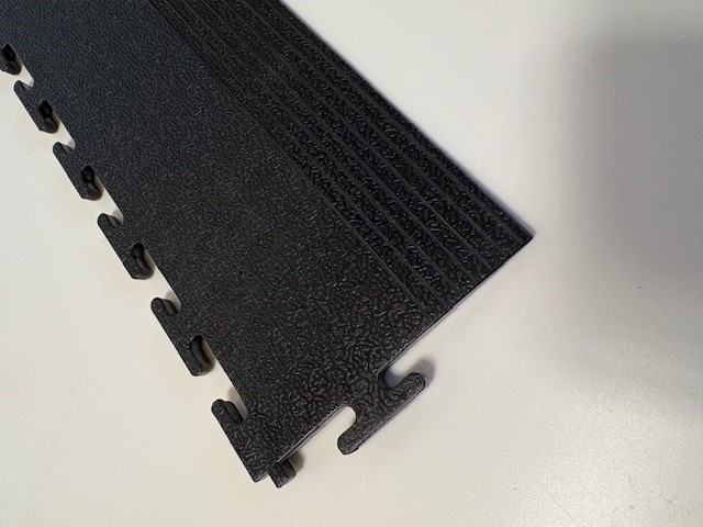 bordure noire pvc
